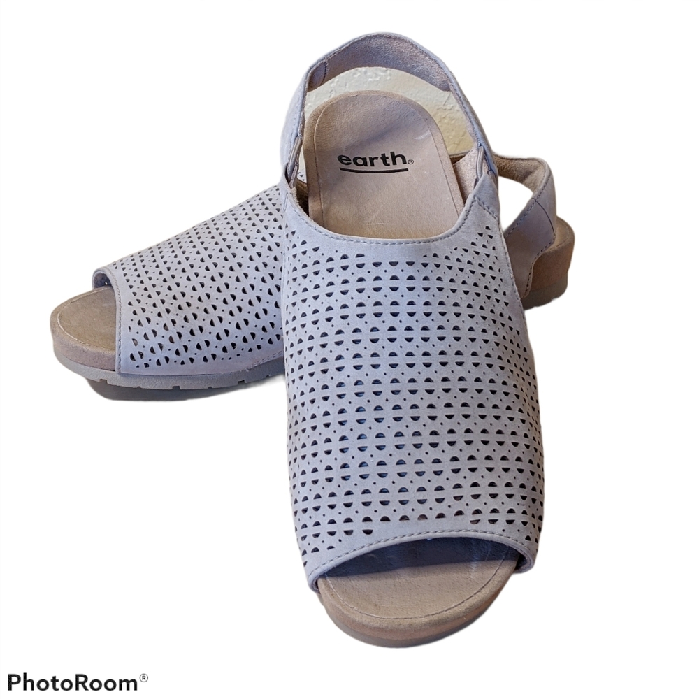 EARTH Tan Leather Perforated Sandal Sz 7.5 W